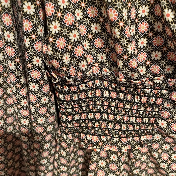 Max Studio Black and Cream Smocked Wrap Blouse with Long Puffy Sleeves. NWT - Picture 3 of 5